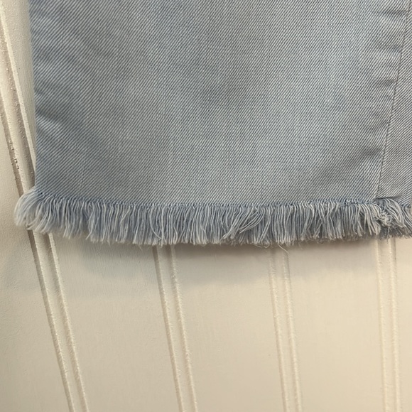 LOFT Skinny Crop with Frayed Hem Light Wash 8 / 29 - Picture 3 of 15